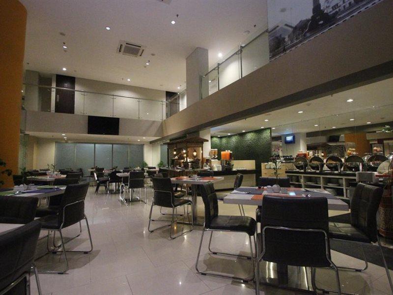 @Hom Semarang Simpang Lima Hotel Exterior foto