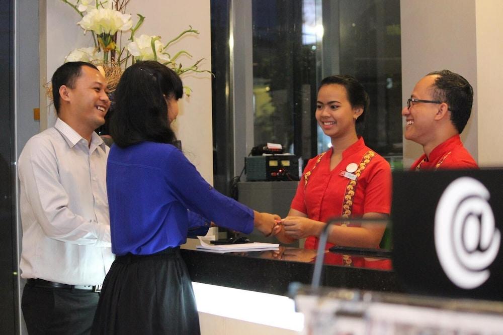@Hom Semarang Simpang Lima Hotel Exterior foto