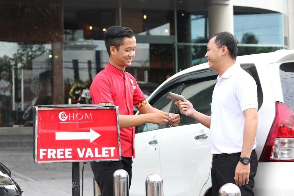 @Hom Semarang Simpang Lima Hotel Exterior foto