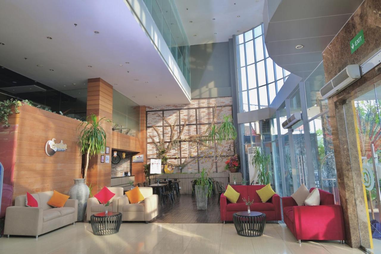 @Hom Semarang Simpang Lima Hotel Exterior foto